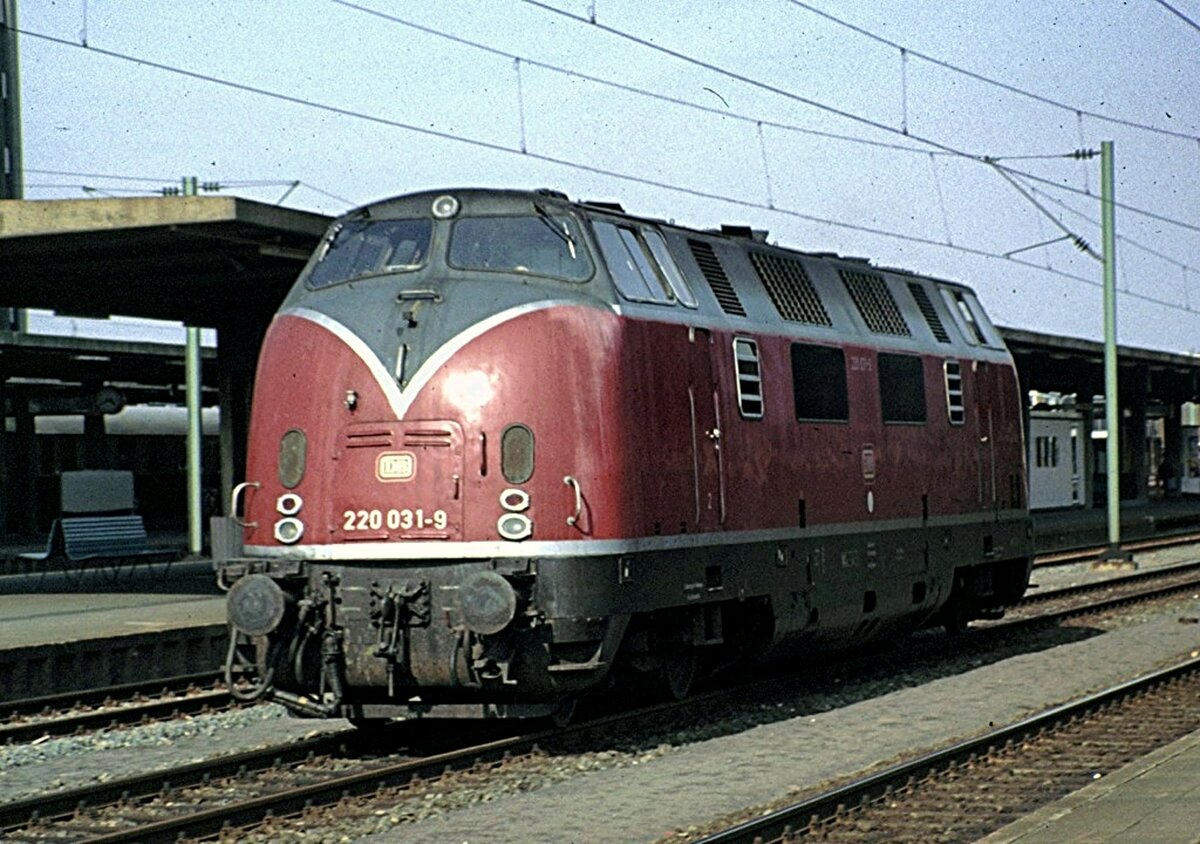 220 031-9 in Braunschweig am 04.09.1982.