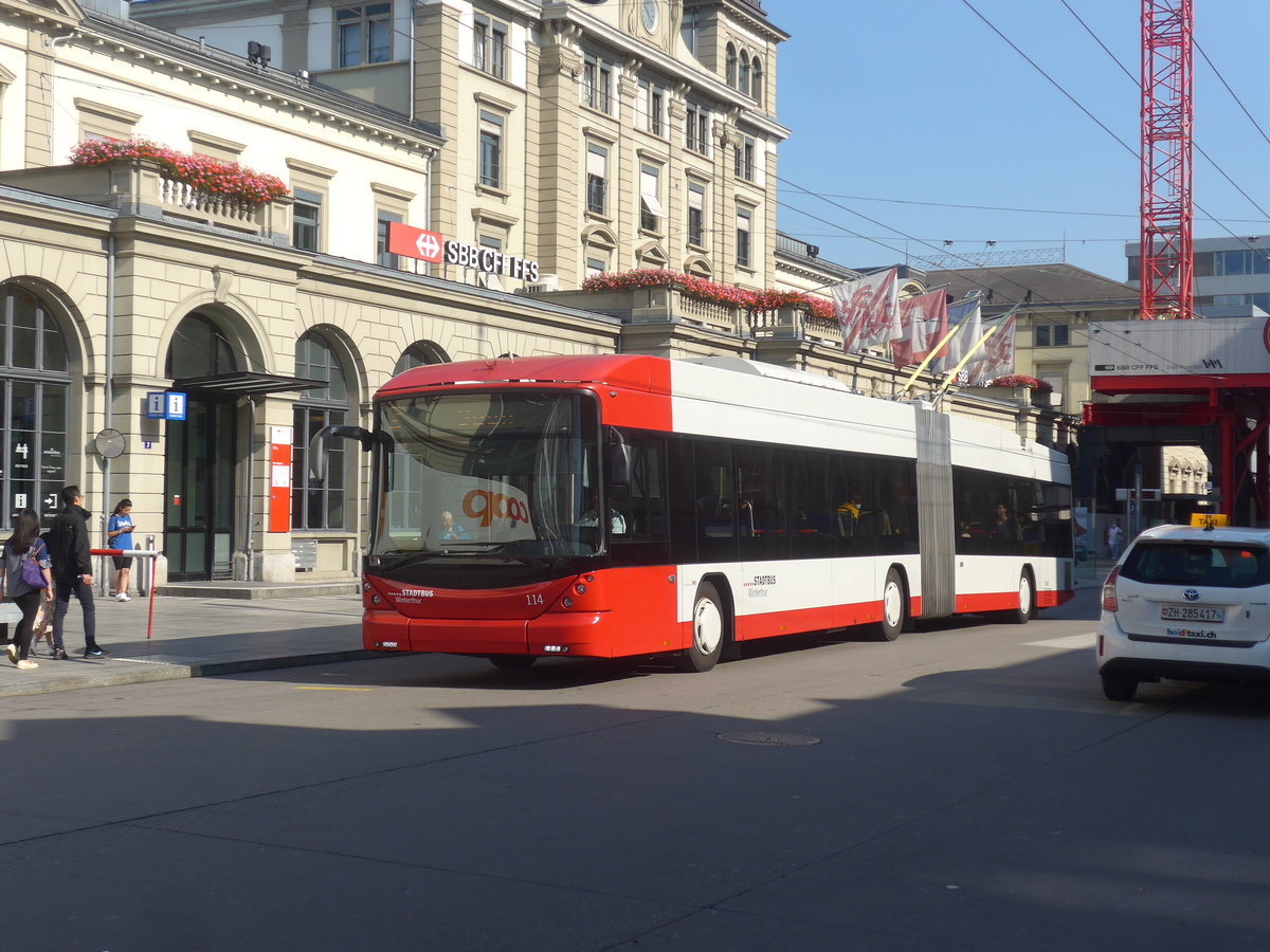 (220'586) - SW Winterthur - Nr. 114 - Hess/Hess Gelenktrolleybus am 12. September 2020 beim Hauptbahnhof Winterthur