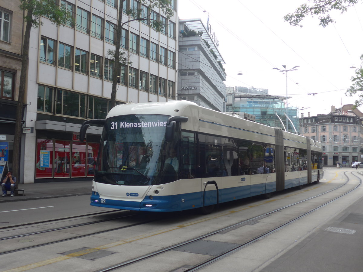 (220'962) - VBZ Z�rich - Nr. 92 - Hess/Hess Doppelgelenktrolleybus am 22. September 2020 in Z�rich, L�wenstrasse