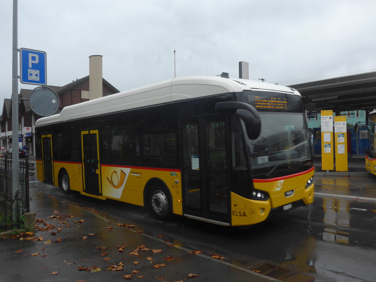 (221'420) - PostAuto Zentralschweiz - OW 22'255 - VDL am 25. September 2020 beim Bahnhof Sarnen