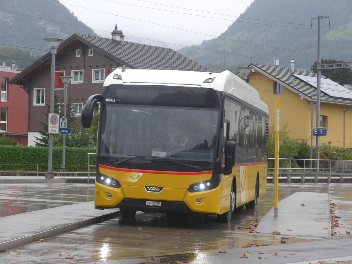 (221'421) - PostAuto Zentralschweiz - OW 22'255 - VDL am 25. September 2020 beim Bahnhof Sarnen