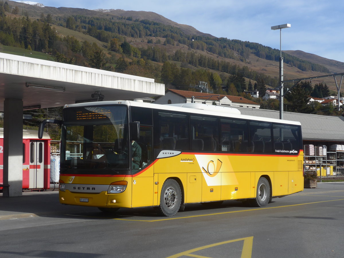 (222'136) - PostAuto Graub�nden - GR 168'870 - Setra (ex Heim, Flums) am 20. Oktober 2020 beim Bahnhof Scuol-Tarasp
