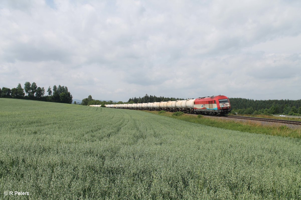 223 031 zieht bei Brand bei Marktredwitz ein Kesselzug nach Cheb. 23.06.17