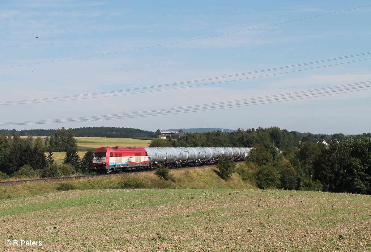 223 034 mit einem Kesselzug auf dem Seußener Viadukt auf dem Weg nach Regensburg. 28.08.16