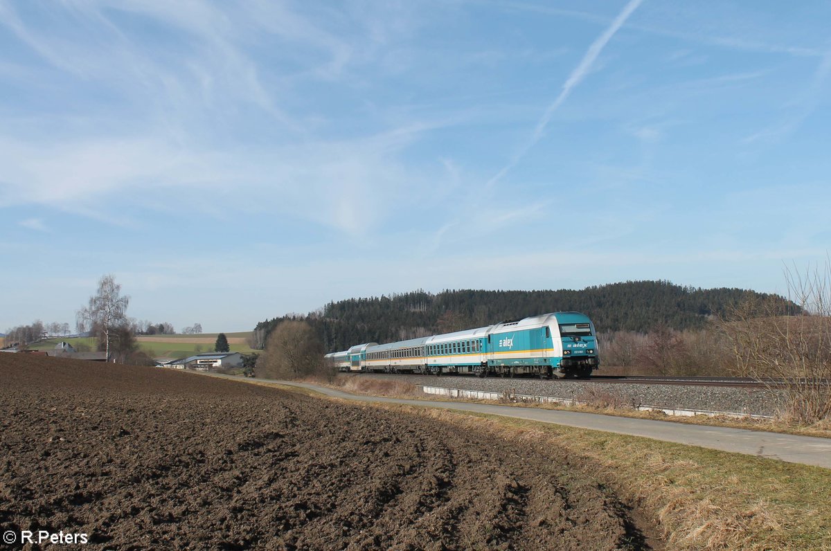 223 061 mit dem ALX RE2 79858 Hof - München bei Lengenfeld. 20.02.21