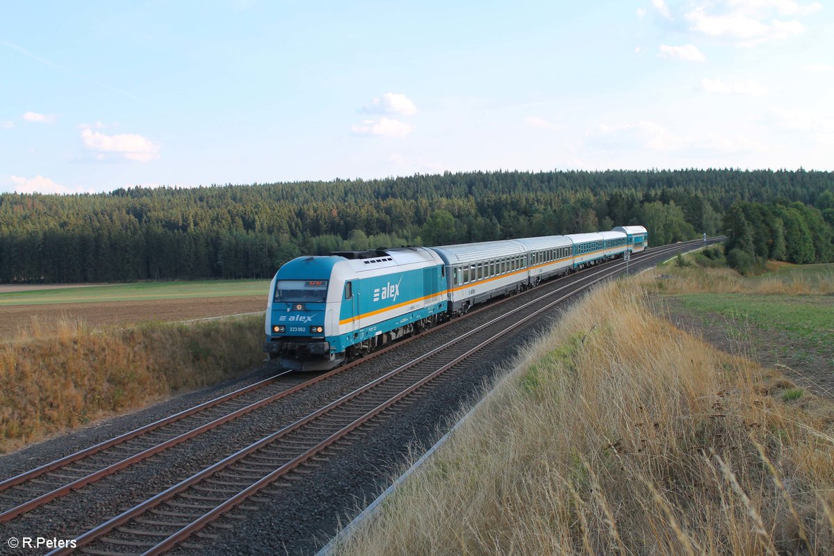 223 062 zieht bei Neudes den ALX84111 München - Hof. 17.08.18