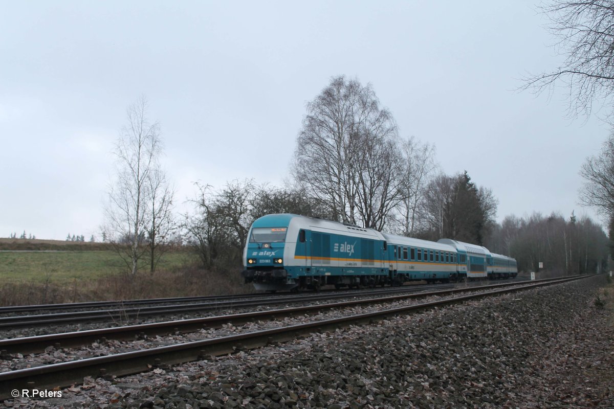 223 063 mit dem ALX84 Hof - München bei Schönfeld. 28.03.16