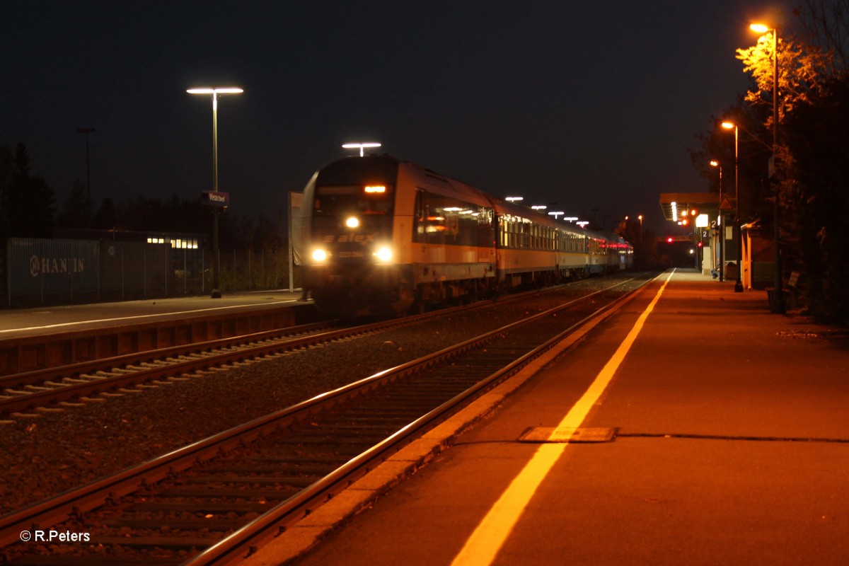 223 064 mit dem ALX84112 Mnchen - Hof zur blauen Stunde in Wiesau. 31.10.13