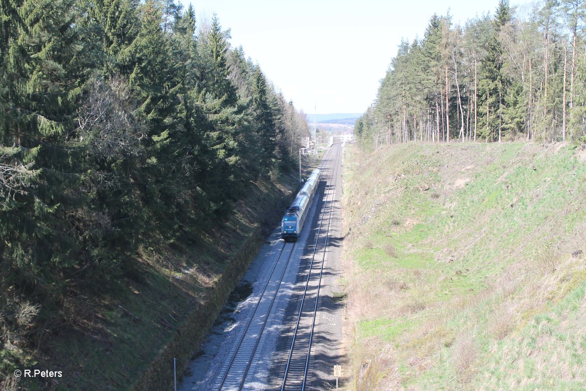 223 065 mit dem ALX84113 Hof - München bei Röslau. 21.04.16