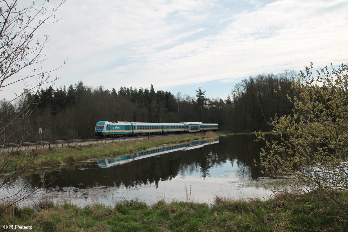 223 065 mit RE2 ALX79859 München - Hof südlich von Wiesau/Oberpfalz. 07.04.23