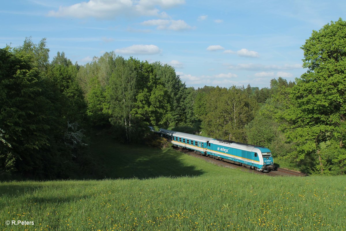 223 068 mit dem ALX84121 Hof - München beim verlassen von reuth bei Erbendorf. 26..05.16