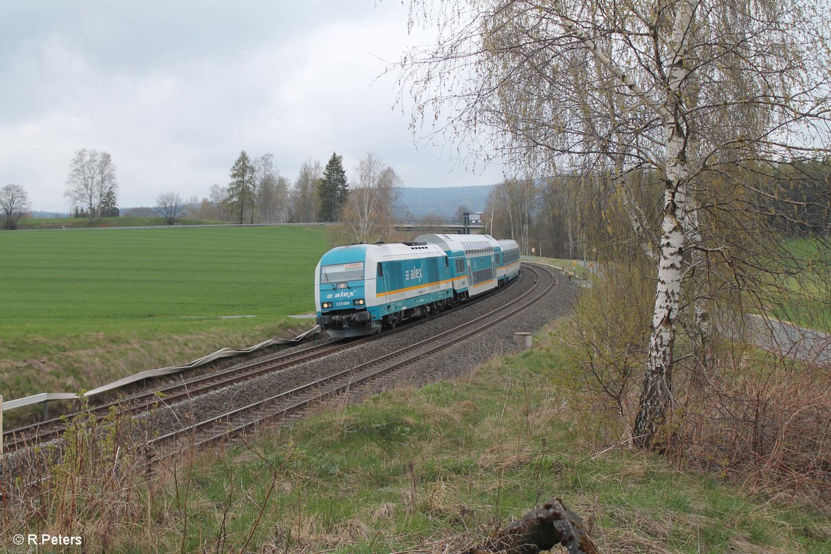 223 068 zieht den ALX84111 Hof - München bei Großwendern kurz vor Marktleuthen. 20.04.17