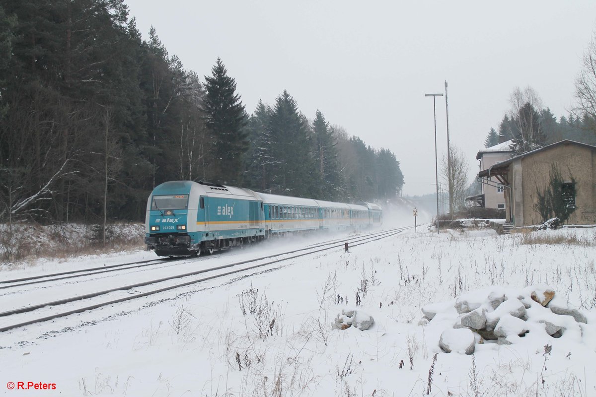 223 069 mit dem ALX84104 München - Hof bei der durchfahrt in Rößlau. 11.01.17