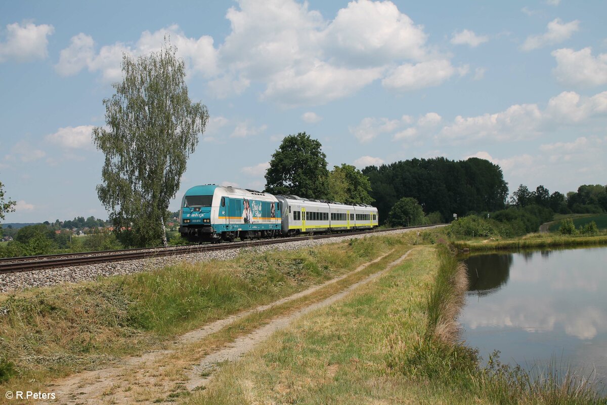 223 072  Greaz di Allgäu  überführt den 440 914 Agilis von Neuenmarkt (Sachsen) nach Regensburg kurz nach Wiesau/Oberpfalz. 18.06.23