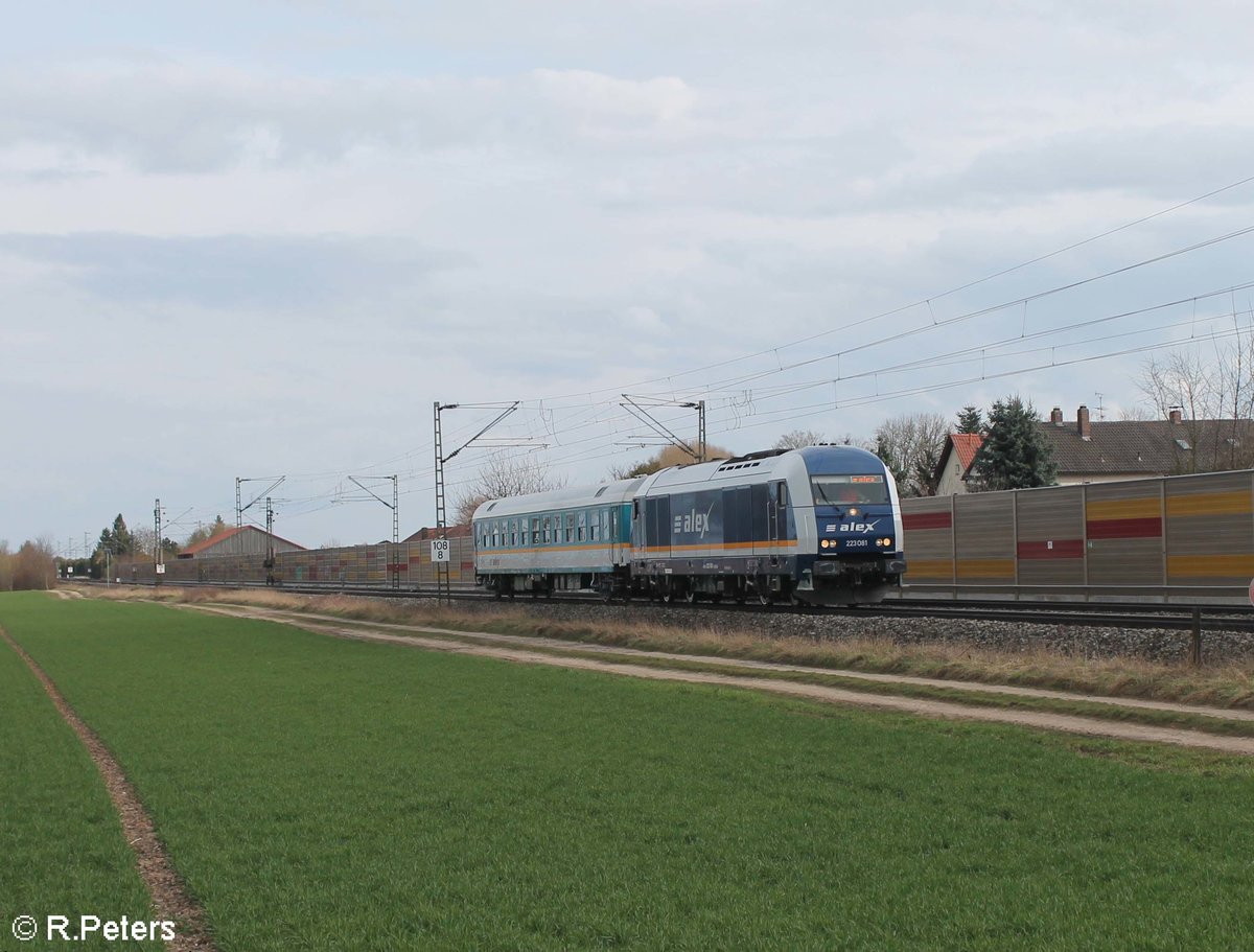 223 081 Überführt ein Alexwagen von Zwiesel nach Regensburg bei Obertraublingen. 14.03.20