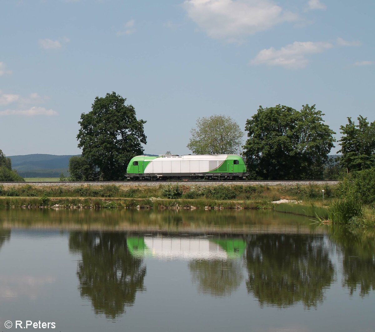 223 102 alias ER20 01 auf Lokfahrt von Hof nach Regensburg südlich von Wiesau/oberpfalz. 18.06.23