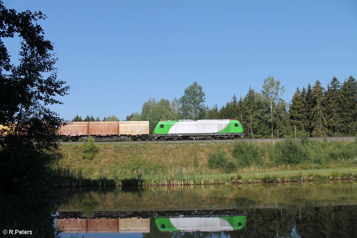 223 103 zieht den Hackschnitzelzug von Wiesau nach Hof bei Oberteich. 28.07.18