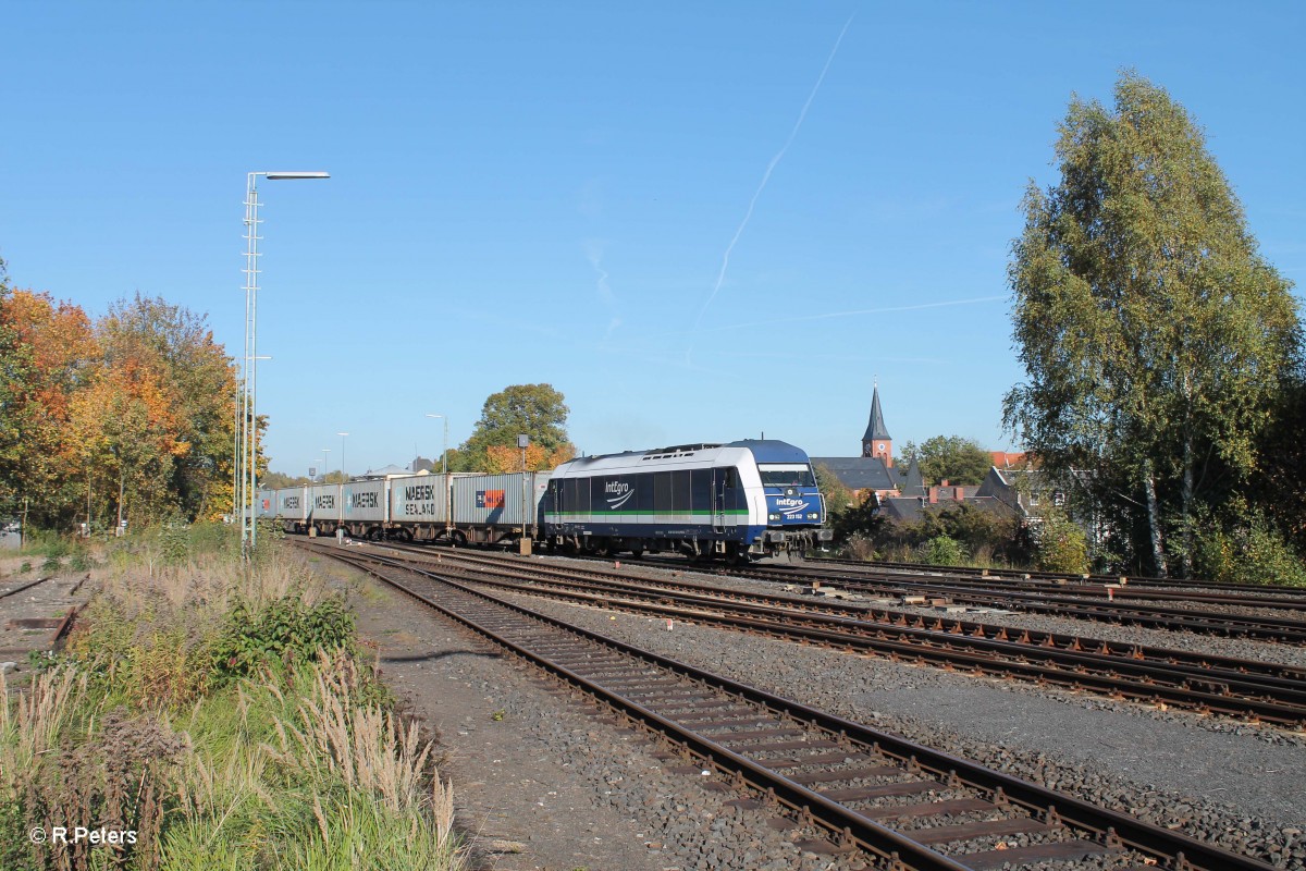 223 152 durchfährt Marktredwitz mit dem Wiesau Containerzug. 09.10.14