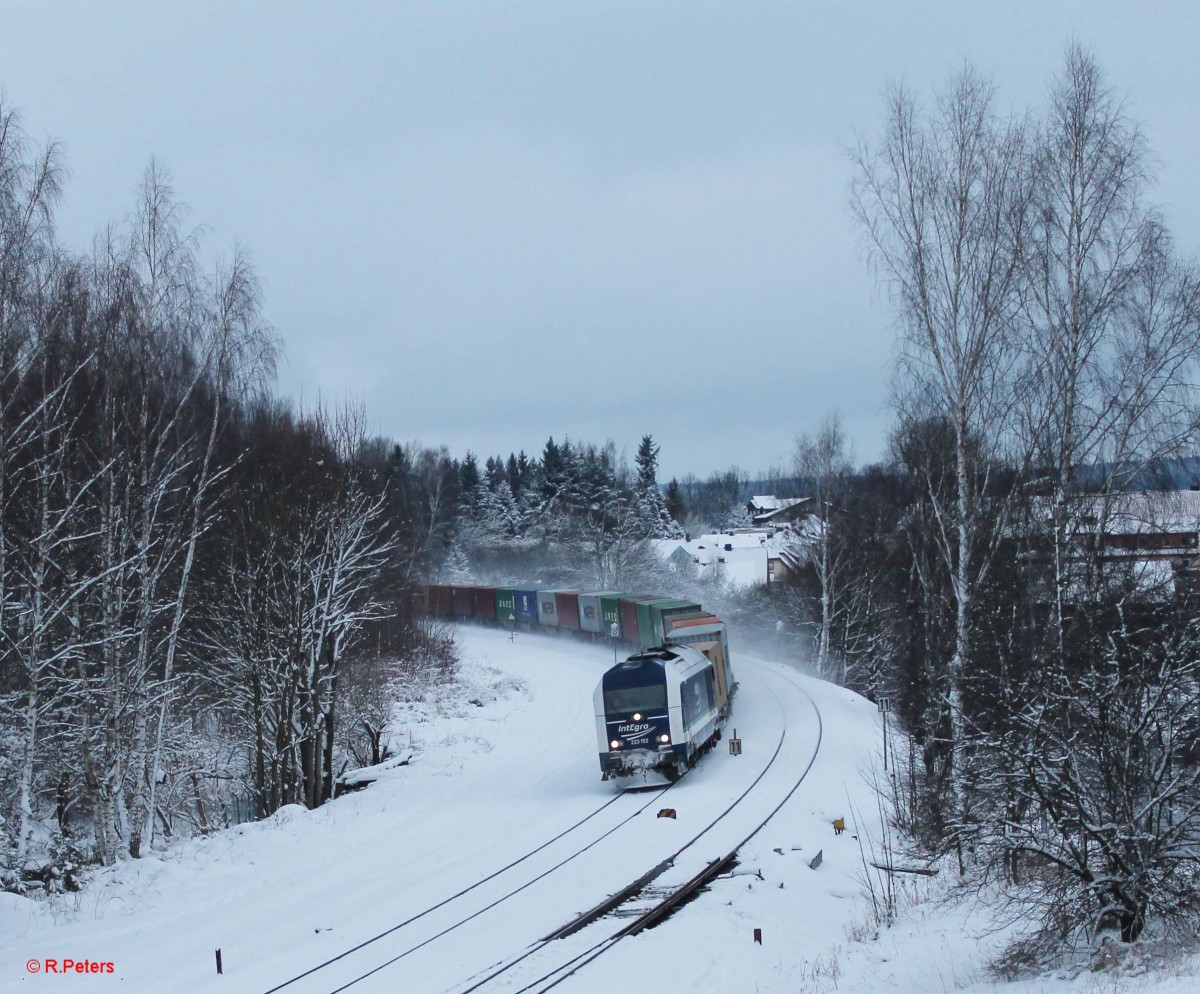 223 152 fährt in Marktredwitz mit dem Wiesaucontainer ein. 31.01.15