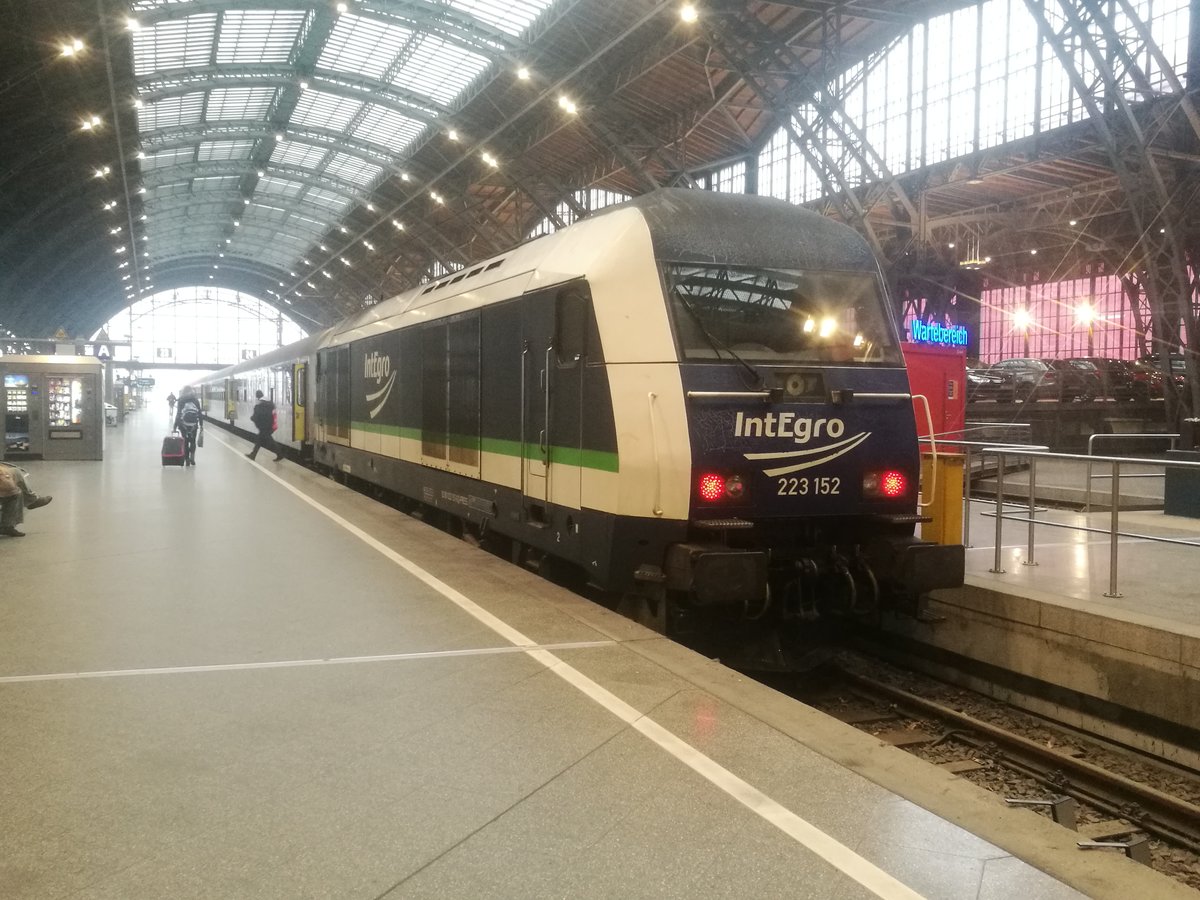 223 152 von IntEgro f�hrt f�r die MRB als RE6 mit ziel Chemnitz und steht am 2.2.19 im Leipziger Hbf