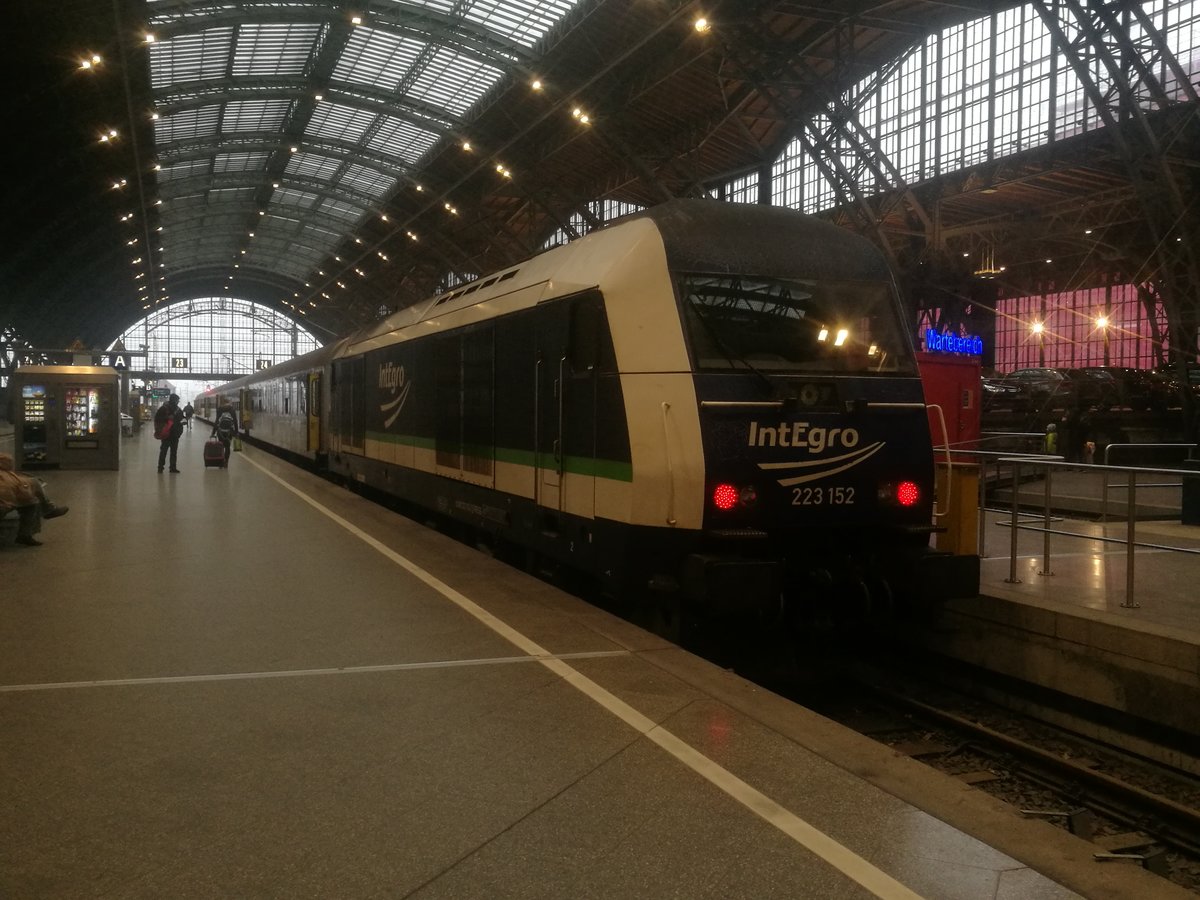 223 152 von IntEgro f�hrt f�r die MRB als RE6 mit ziel Chemnitz und steht am 2.2.19 im Leipziger Hbf