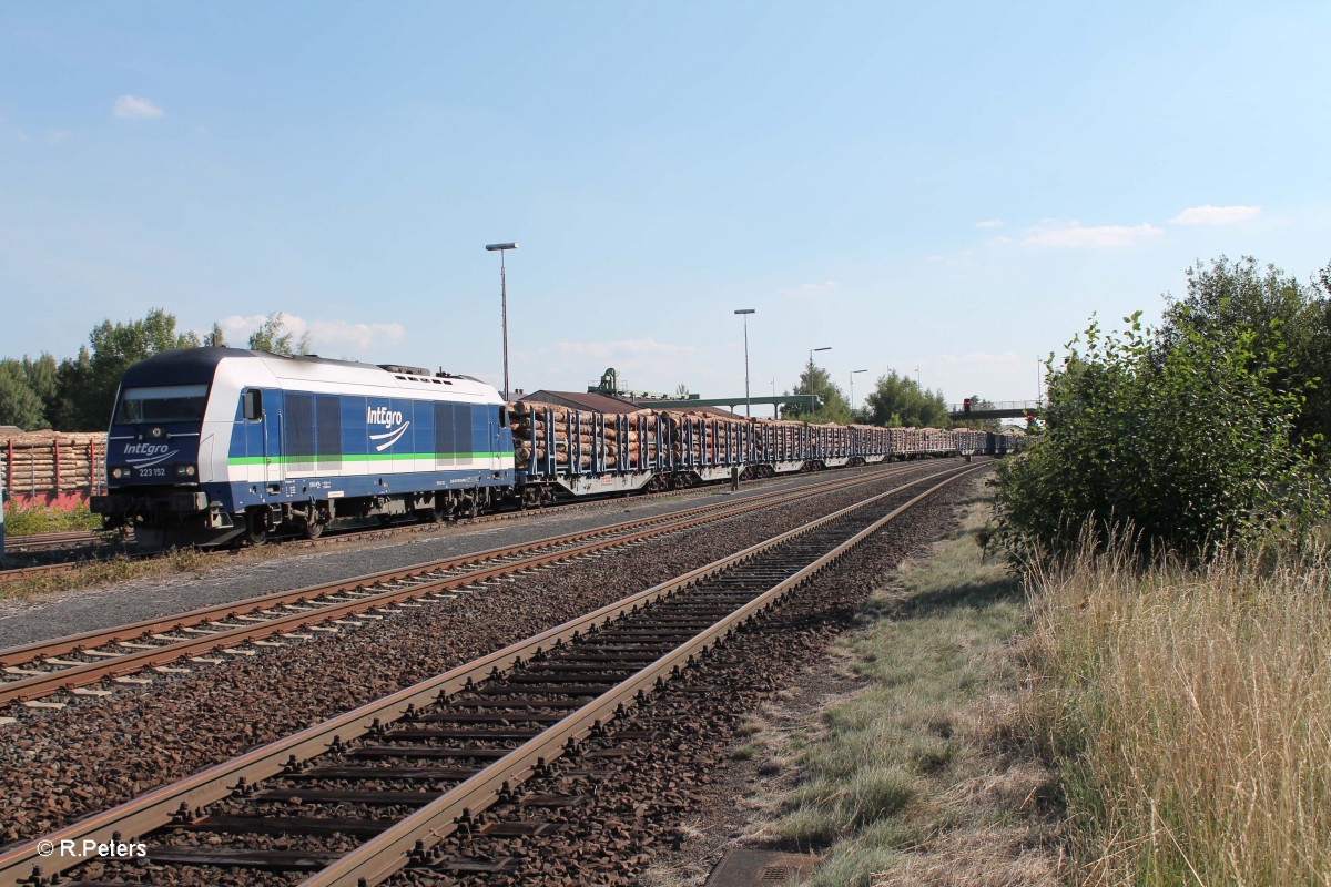 223 152 mit Holzzug in Wiesau. 07.09.13