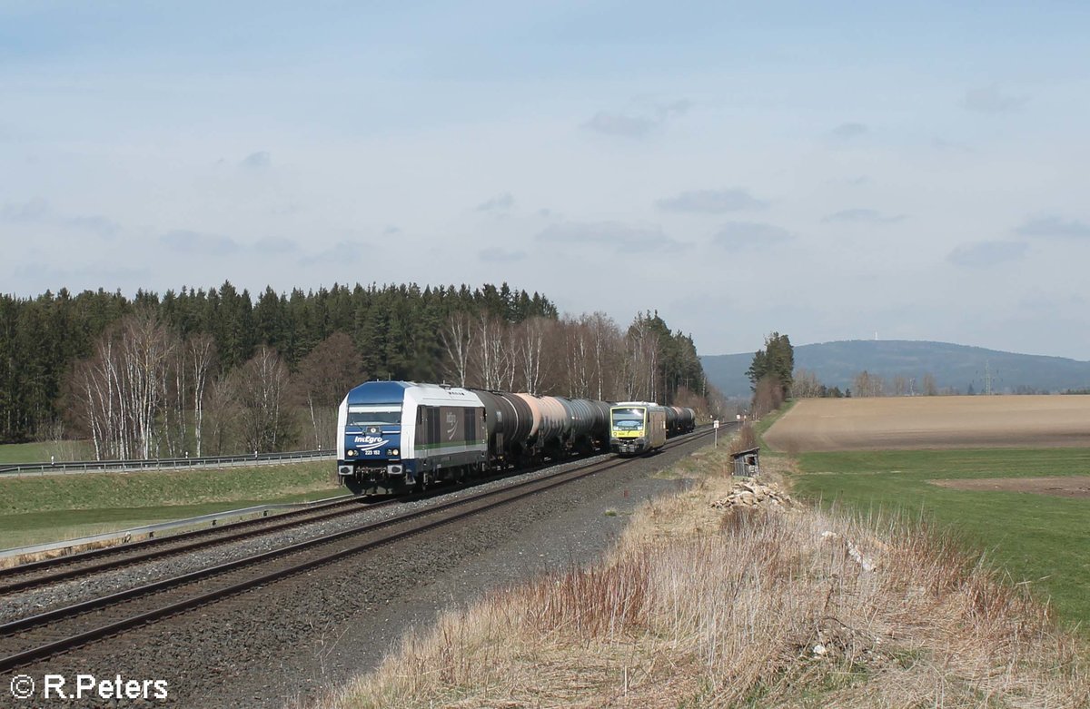 223 152 mit Kesselzug aus Hof nach Weiden bei Neudes. 24.04.21