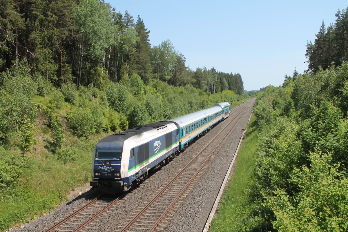 223 152 zieht den ALX79857 München  - Hof bei Großwendern. 09.06.19