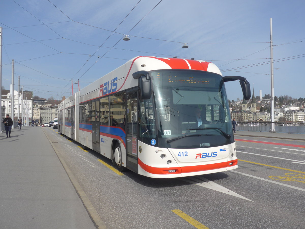 (223'812) - VBL Luzern - Nr. 412 - Hess/Hess Doppelgelenktrolleybus am 26. Februar 2021 in Luzern, Bahnhofbr�cke