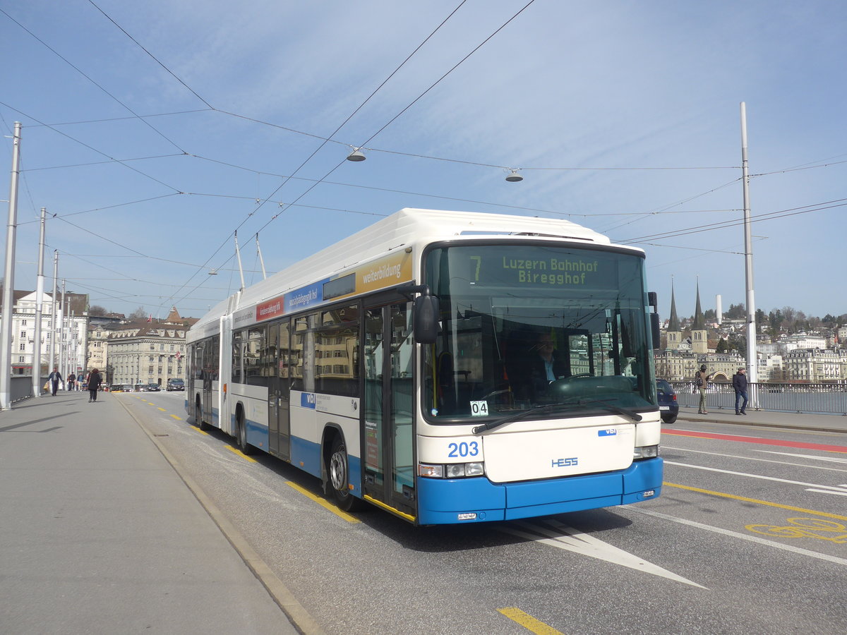 (223'813) - VBL Luzern - Nr. 203 - Hess/Hess Gelenktrolleybus am 26. Februar 2021 in Luzern, Bahnhofbr�cke