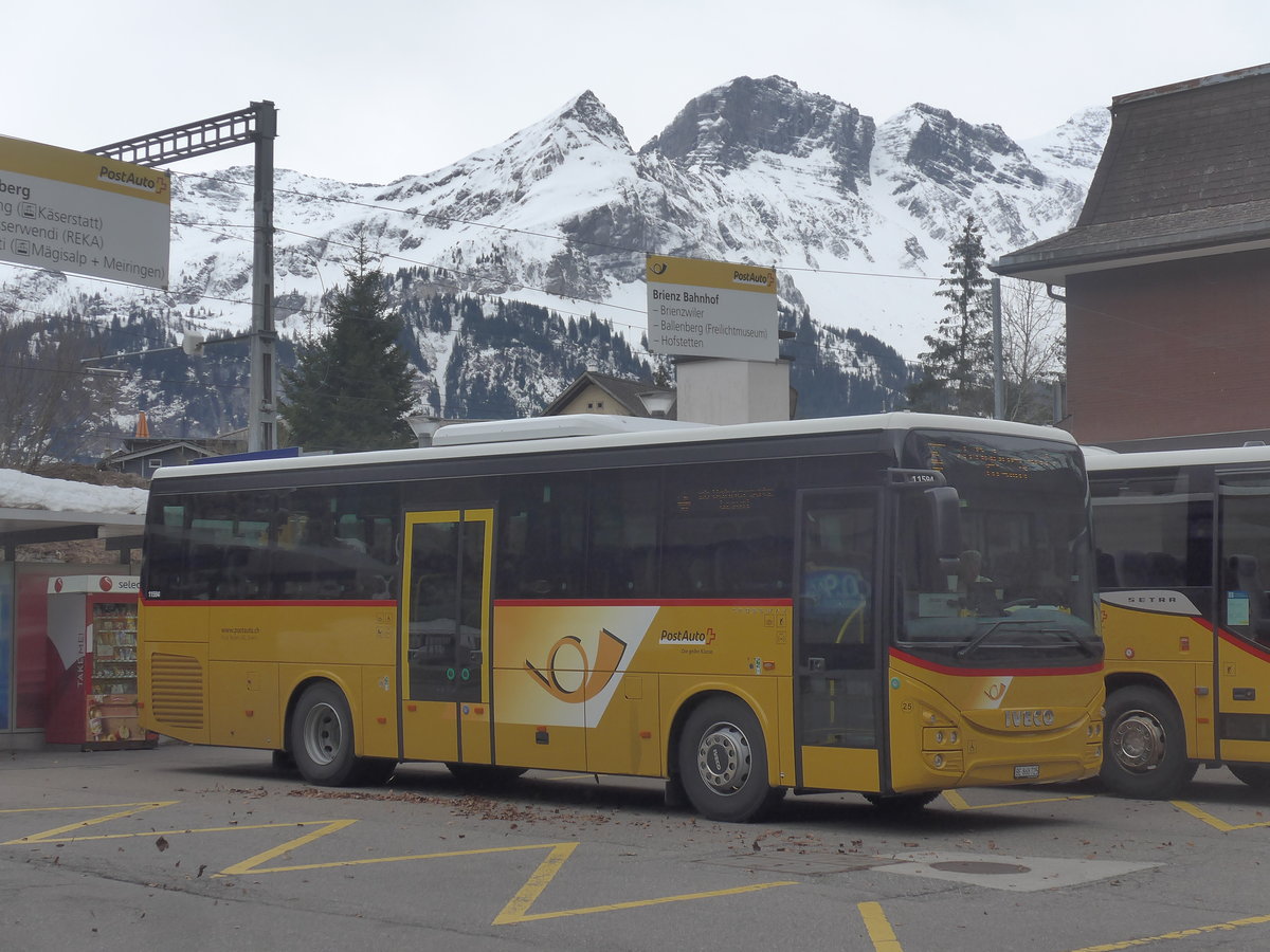 (224'099) - Fl�ck, Brienz - Nr. 25/BE 868'725 - Iveco am 13. M�rz 2021 auf dem Br�nigpass