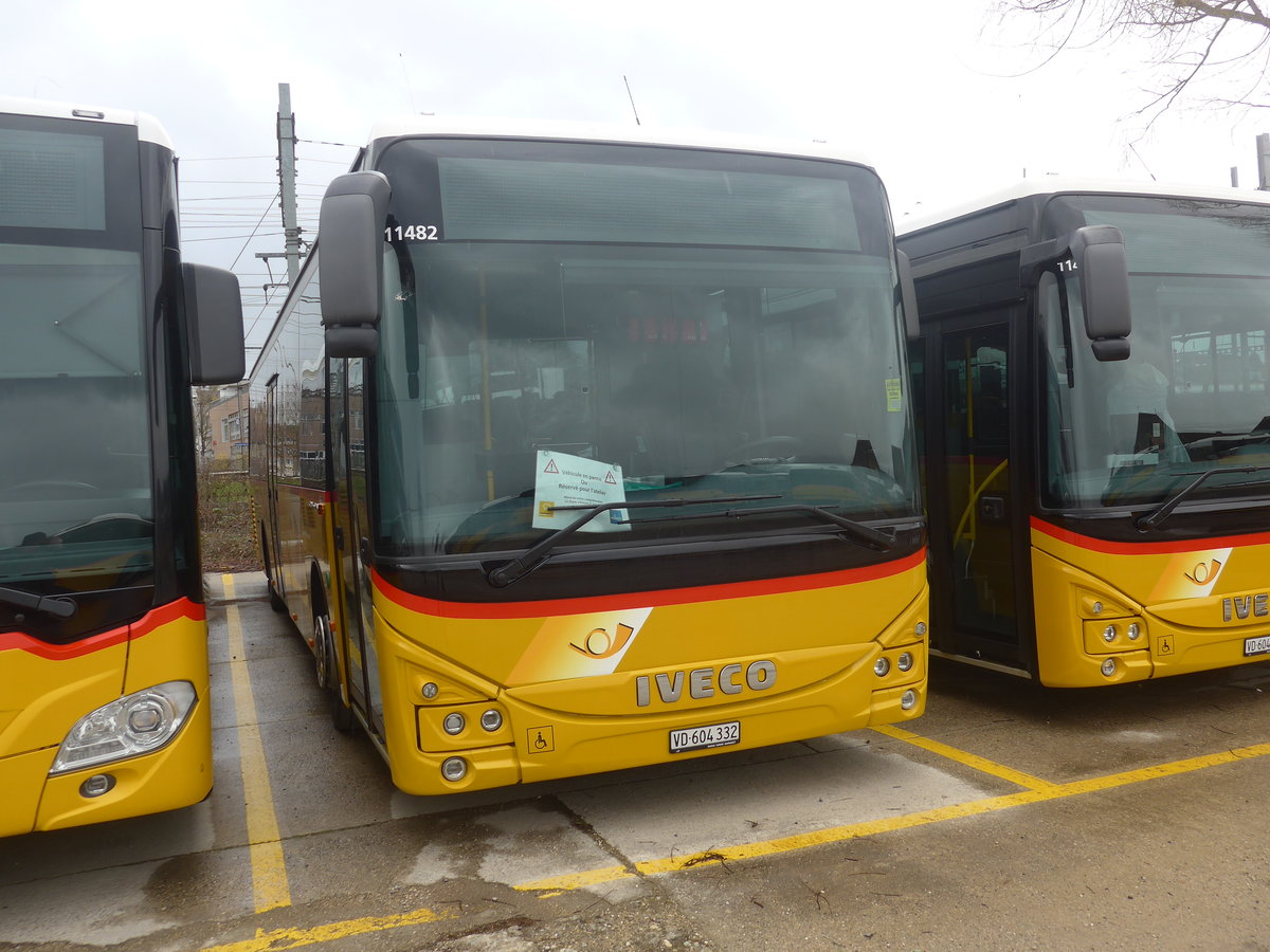 (224'189) - CarPostal Ouest - VD 604'332 - Iveco am 14. M�rz 2021 in Yverdon, Garage