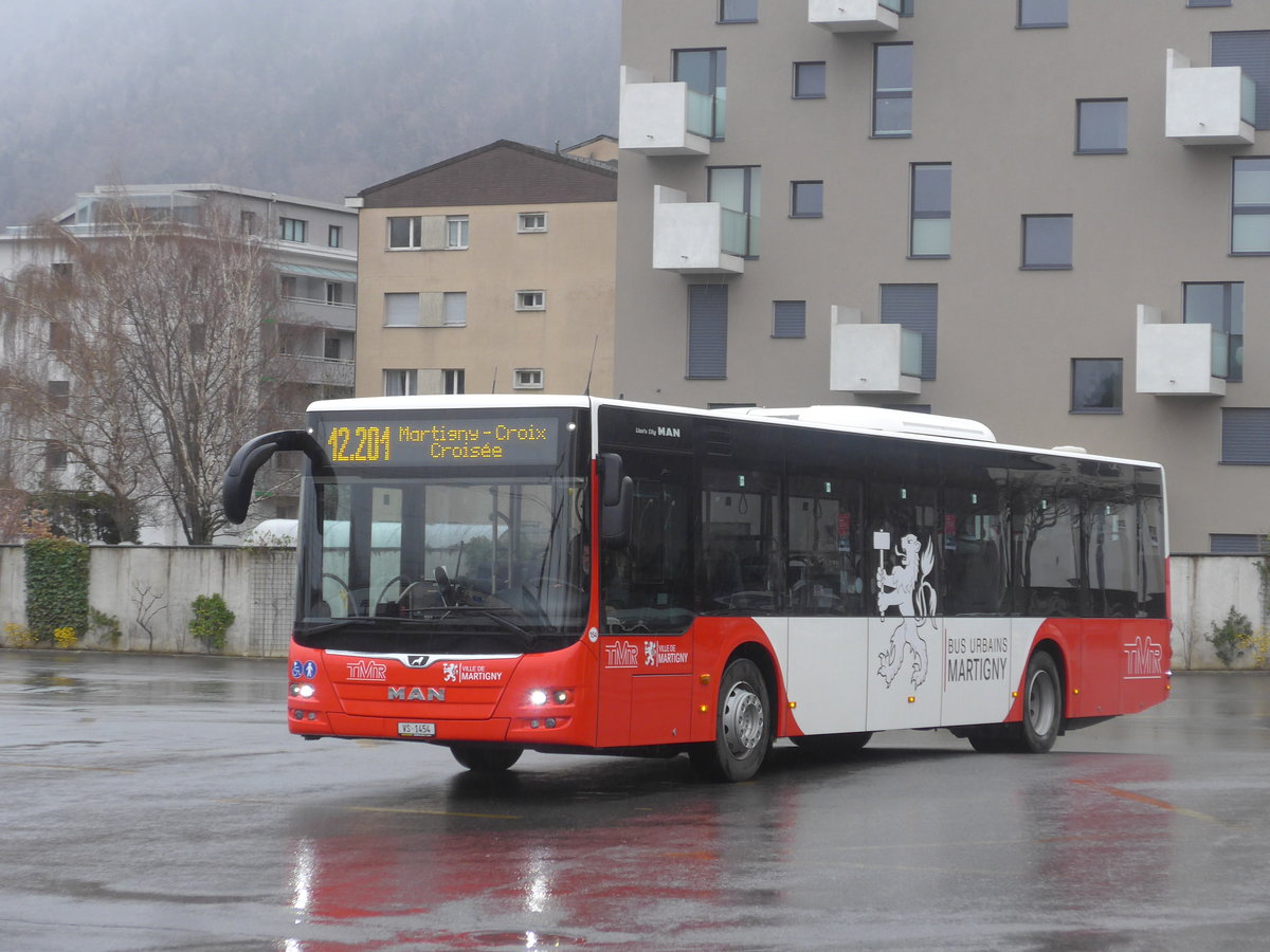 (224'221) - TMR Martigny - Nr. 154/VS 1454 - MAN am 14. M�rz 2021 beim Bahnhof Martigny