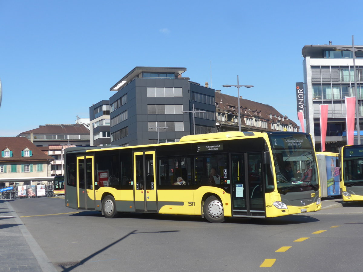 (224'337) - STI Thun - Nr. 404/BE 523'404 - Mercedes am 21. M�rz 2021 beim Bahnhof Thun