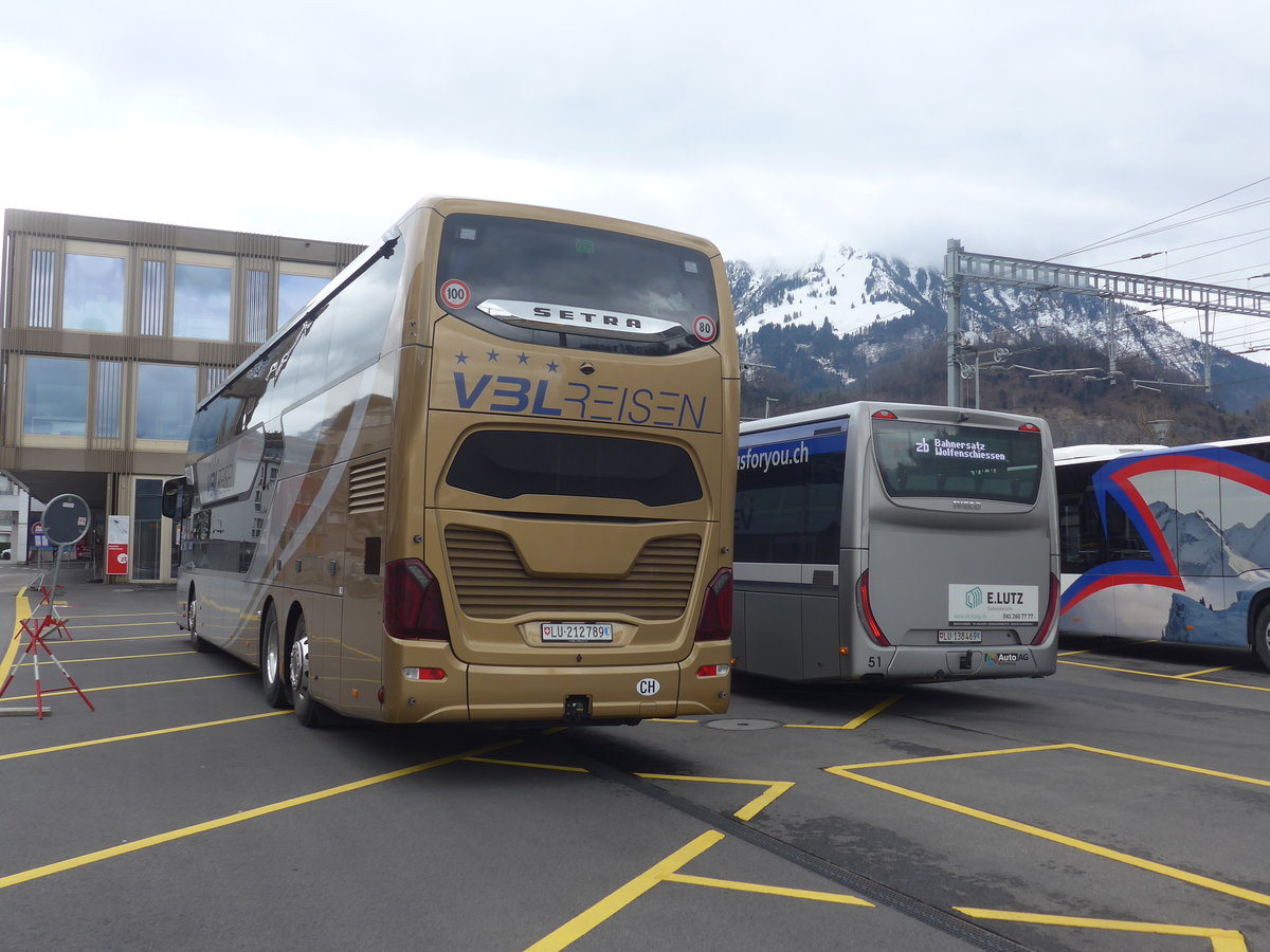 (224'436) - VBL Luzern - Nr. 808/LU 212'789 - Setra am 27. M�rz 2021 beim Bahnhof Stansstad