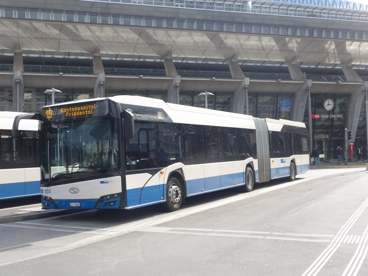 (224'451) - VBL Luzern - Nr. 103/LU 15'645 - Solaris am 27. Mrz 2021 beim Bahnhof Luzern