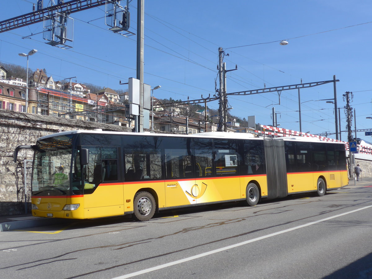 (224'554) - PostAuto Bern - Nr. 689/NE 165'367 - Mercedes (ex BE 834'689; ex H�fliger, Sursee Nr. 7) am 29. M�rz 2021 beim Bahnhof Neuch�tel (Einsatz CarPostal)