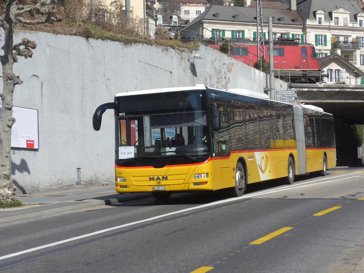 (224'575) - CarPostal Ouest - NE 165'376 - MAN (ex VD 495'042) am 29. Mrz 2021 in Neuchtel, Avenue de la Gare