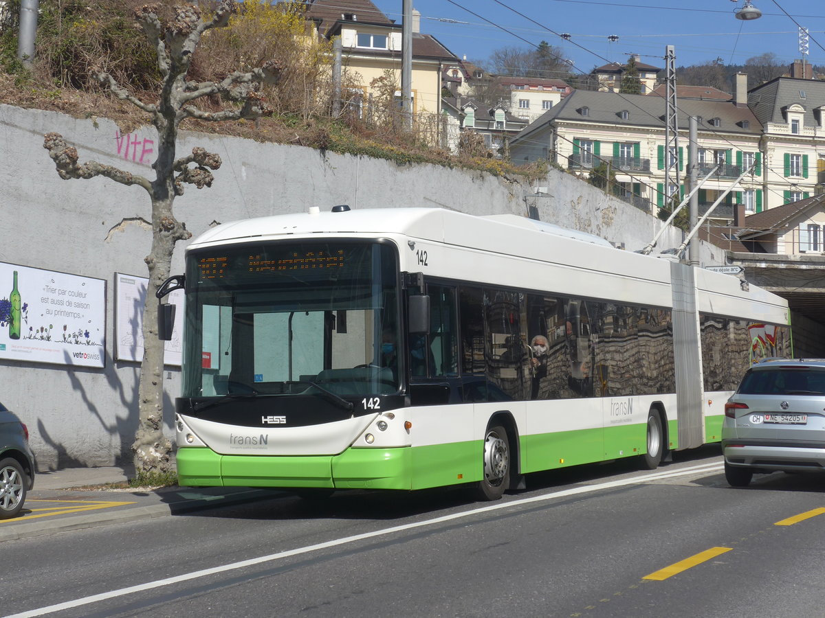 (224'576) - transN, La Chaux-de-Fonds - Nr. 142 - Hess/Hess Gelenktrolleybus (ex TN neuch�tel Nr. 142) am 29. M�rz 2021 in Neuch�tel, Avenue de la Gare