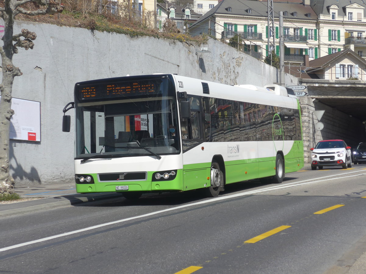 (224'579) - transN, La Chaux-de-Fonds - Nr. 220/NE 99'220 - Volvo (ex TN Neuch�tel Nr. 220) am 29. M�rz 2021 in Neuch�tel, Avenue de la Gare