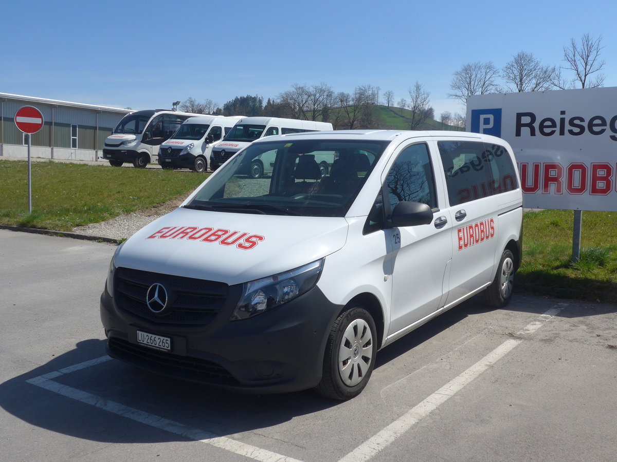 (224'915) - H�fliger, Sursee - Nr. 25/LU 266'265 - Mercedes am 11. April 2021 in Ruswil, Garage ARAG