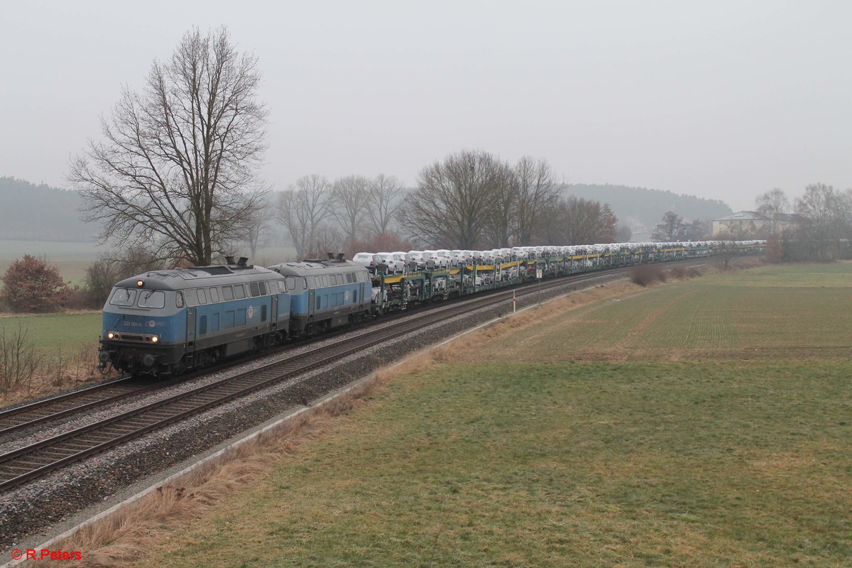 225 006 und 225 002 ziehen den VW Autozug aus Mosel nach München bei Rothenstadt bei Weiden in der (Oberpfalz). 09.02.18