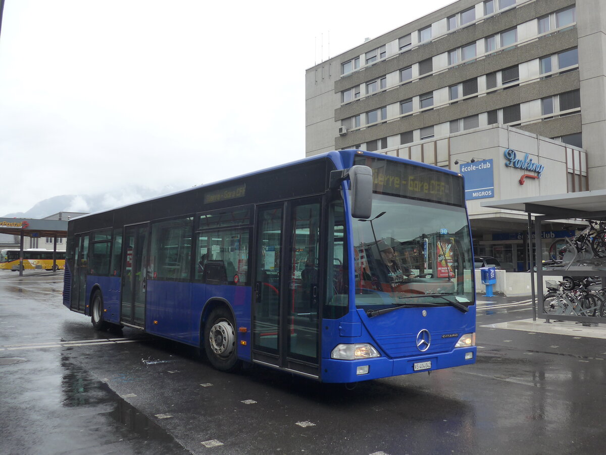 (225'506) - Lathion, Sion - Nr. 25/VS 404'042 - Mercedes (ex VZO Gr�ningen Nr. 14) am 1. Mai 2021 beim Bahnhof Sion