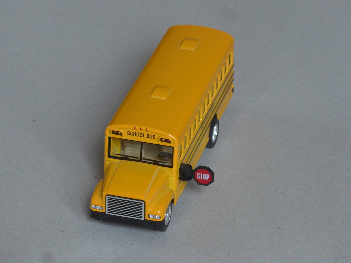 (225'649) - Aus Amerika: School Bus - Nr. 288/H56 88C - International am 29. Mai 2021 in Thun (Modell)