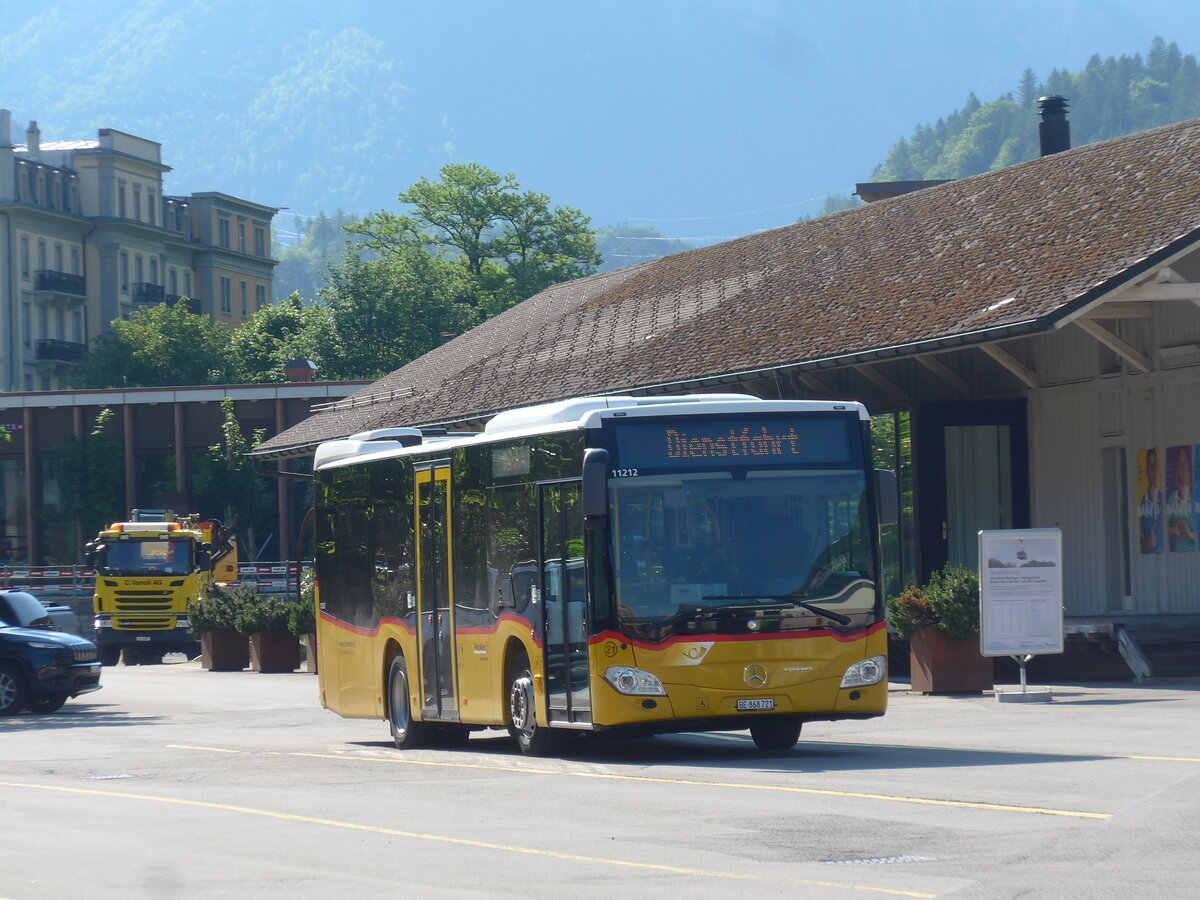 (225'818) - Fl�ck, Brienz - Nr. 21/BE 868'721 - Mercedes am 11. Juni 2021 in Meiringen, Postautostation