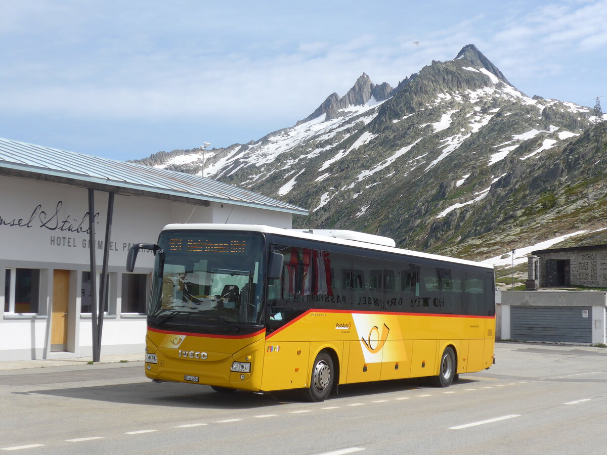 (226'103) - PostAuto Bern - BE 474'688 - Iveco am 3. Juli 2021 in Grimsel, Passh�he