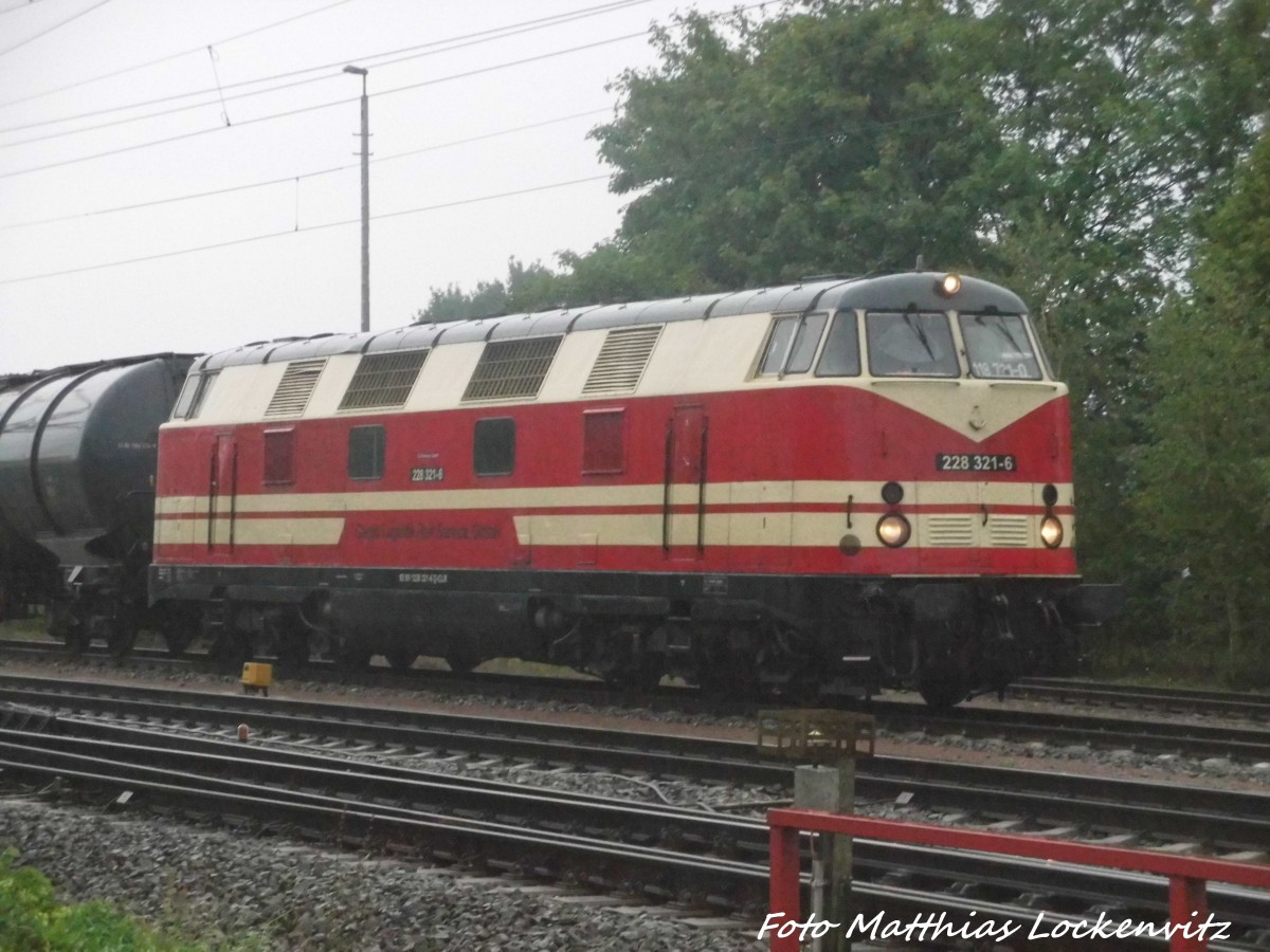 228 321 (118 721) mit einem G�terzug in Delitzsch am 3.9.15