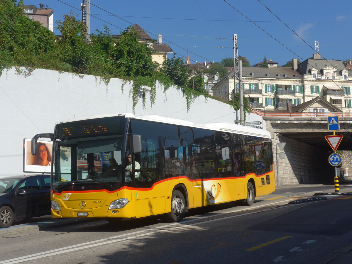 (228'077) - CarPostal Ouest - NE 113'901 - Mercedes am 18. September 2021 in Neuch�tel, Avenue de la Gare