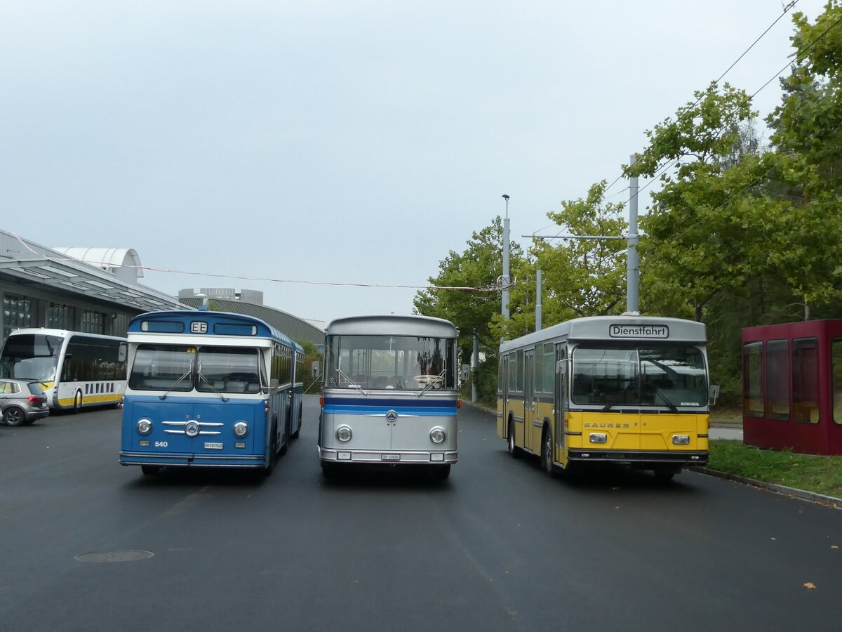 (228'382) - VBZ Z�rich (TMZ) - Nr. 540/ZH 187'540 - Saurer/Saurer (ex Nr. 7540; ex Nr. 540) + Borer, Neuhausen - SH 19'684 - Saurer/T�scher (ex Sch�ttler, D-K�ln; ex Braun, D-M�nster; ex Schmid, Hemishofen; ex Br�tsch, B�ttenhard; ex ASS Schleitheim Nr. 8) + Wanner, Schleitheim - SH 93 U - Saurer/Hess (ex Ruklic, Schaffhausen; ex VBSH Schaffhausen Nr. 40; ex VBSH Schaffhausen Nr. 19) am 26. September 2021 in Schaffhausen, Depot VBSH
