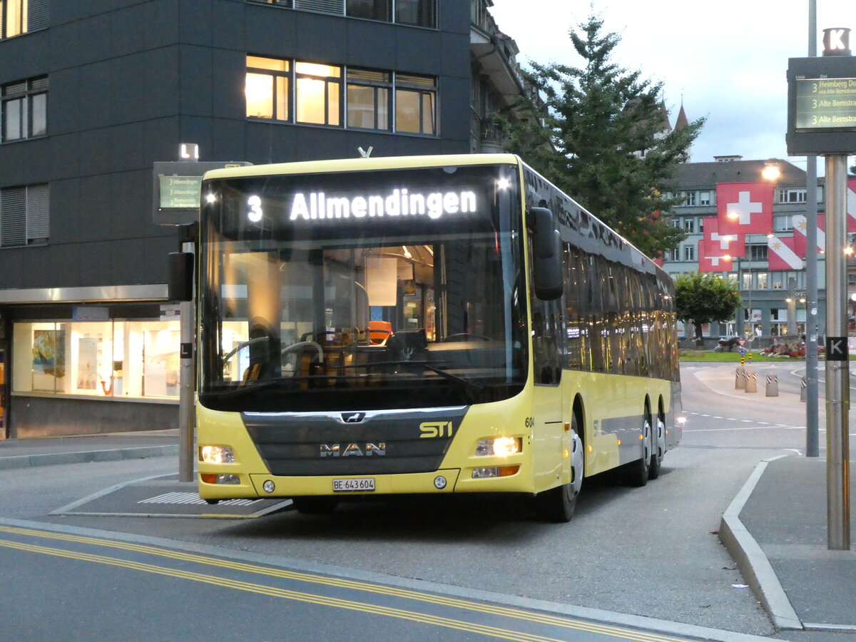 (228'736) - STI Thun - Nr. 604/BE 643'604 - MAN am 6. Oktober 2021 beim Bahnhof Thun